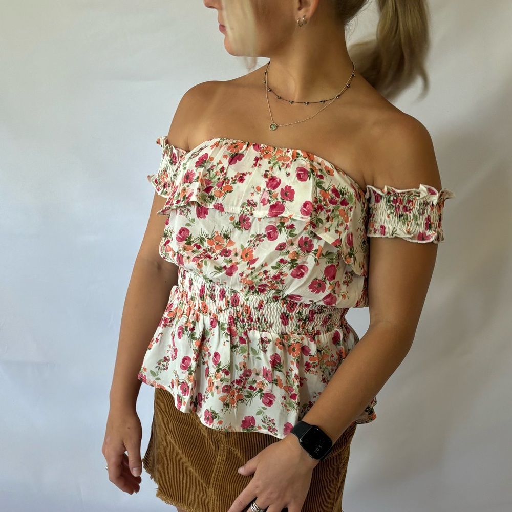 Floral Off-Shoulder Ruffle Top - Picture 2 of 3